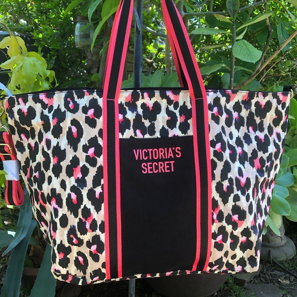 NWOT Victoria’s Secret large oversized, Cheetah print tote bag.